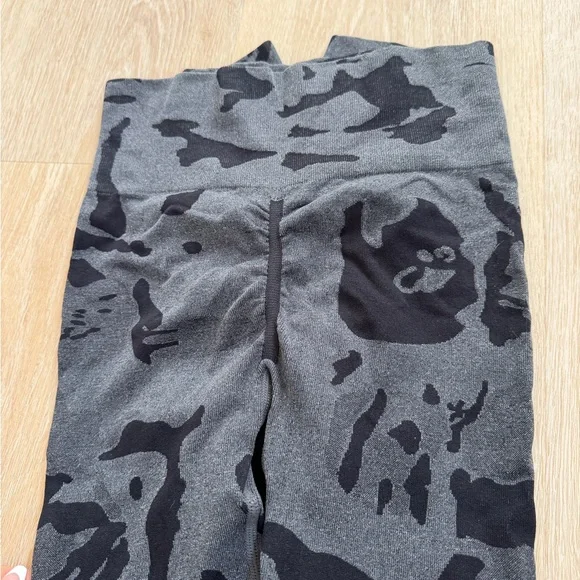 Gray Camouflage Leggings - Picture 1 of 2
